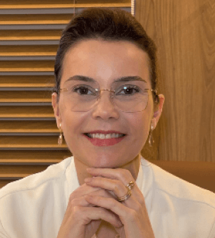 Dra Vanessa Mombach